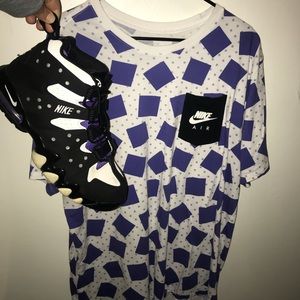 Men’s size 13 Nike’s with matching shirt